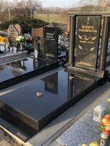 hrobka s točenými stĺpmi - Black Galaxy