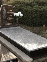 pomník jednohrob s gravírovaným Ježišom Kristom