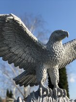 umelecký žulový pomník socha orla - labrador Blue Pearl